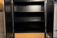 Armoire en bois et cannage 