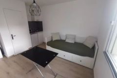 Studio 75012