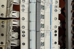 Disjoncteurs tetrapolaires Hager