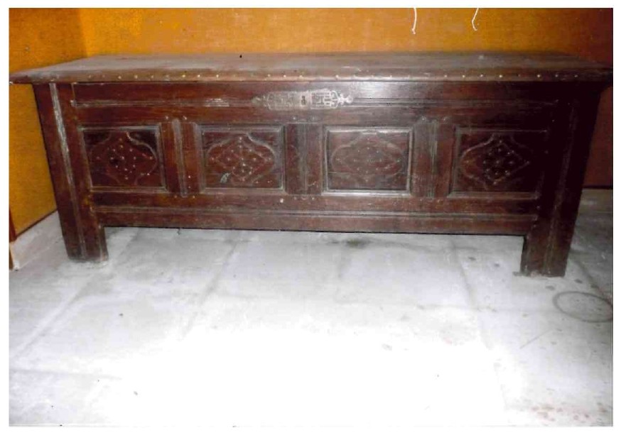 ANCIEN  COFFRE EN BOIS