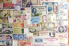 Lot de 700 billets du monde