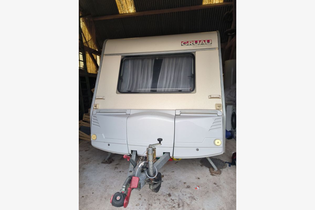 Vends caravane Gruau 1998 38 DD tropic 6000 euros  - 100690_1.jpg