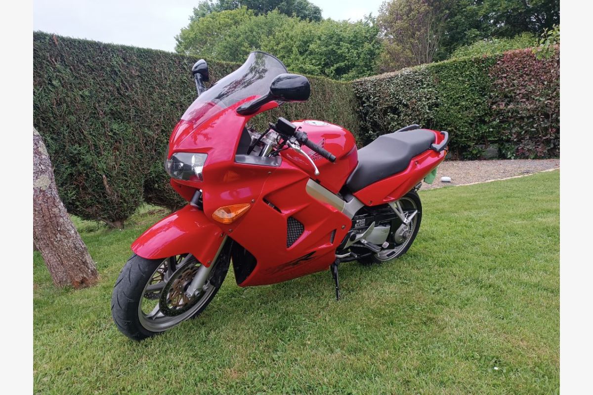 Vends 800 VFR fi - 108990_0.jpg