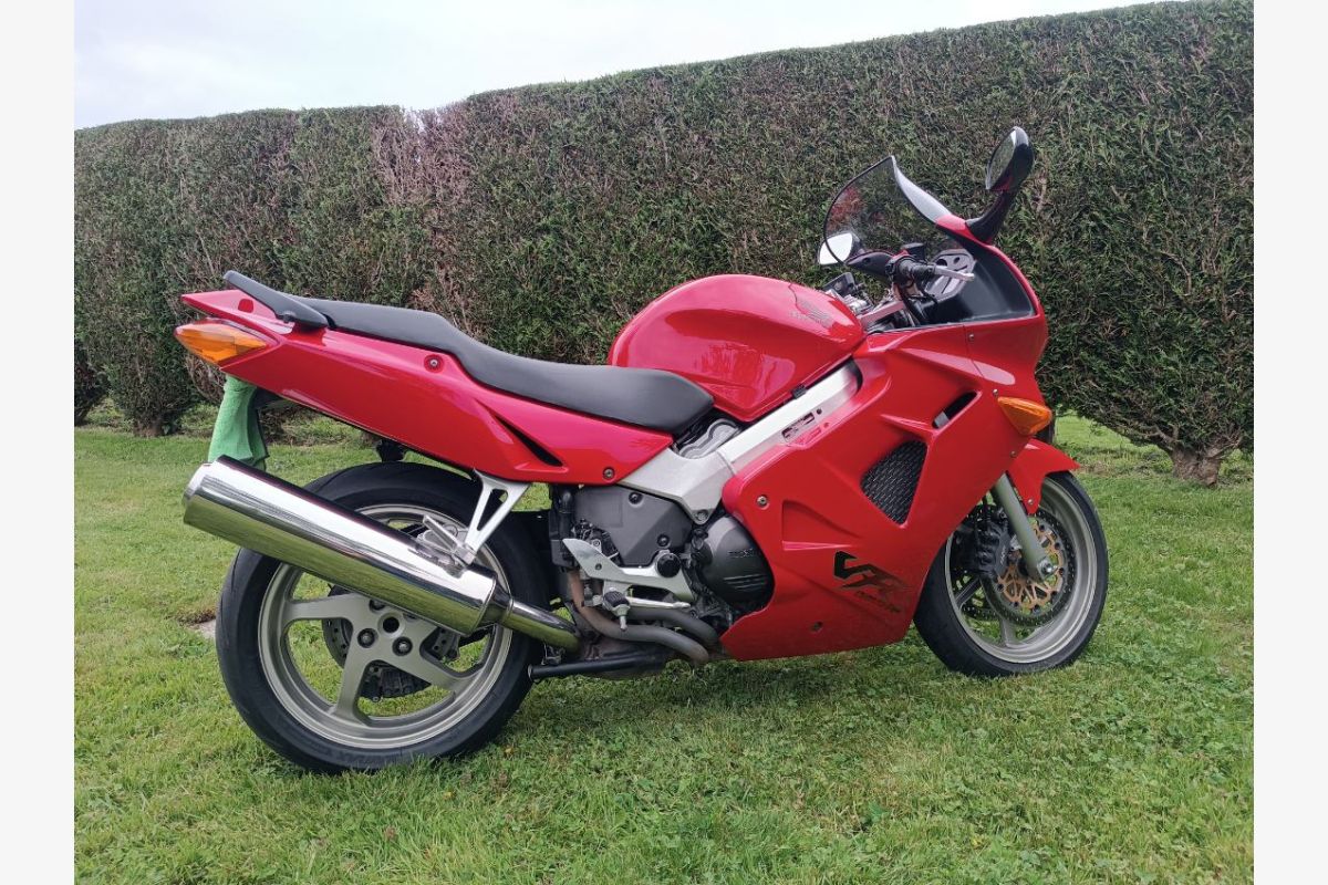 Vends 800 VFR fi - 108990_1.jpg