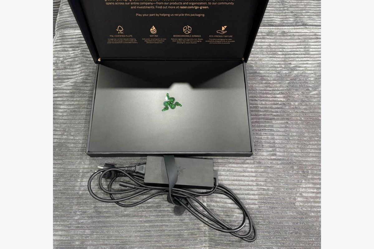 Razer Blade 17 Ordinateur Portable de jeu (PC GAMER+Casque+Souris) Neuf - 115870_1.jpg