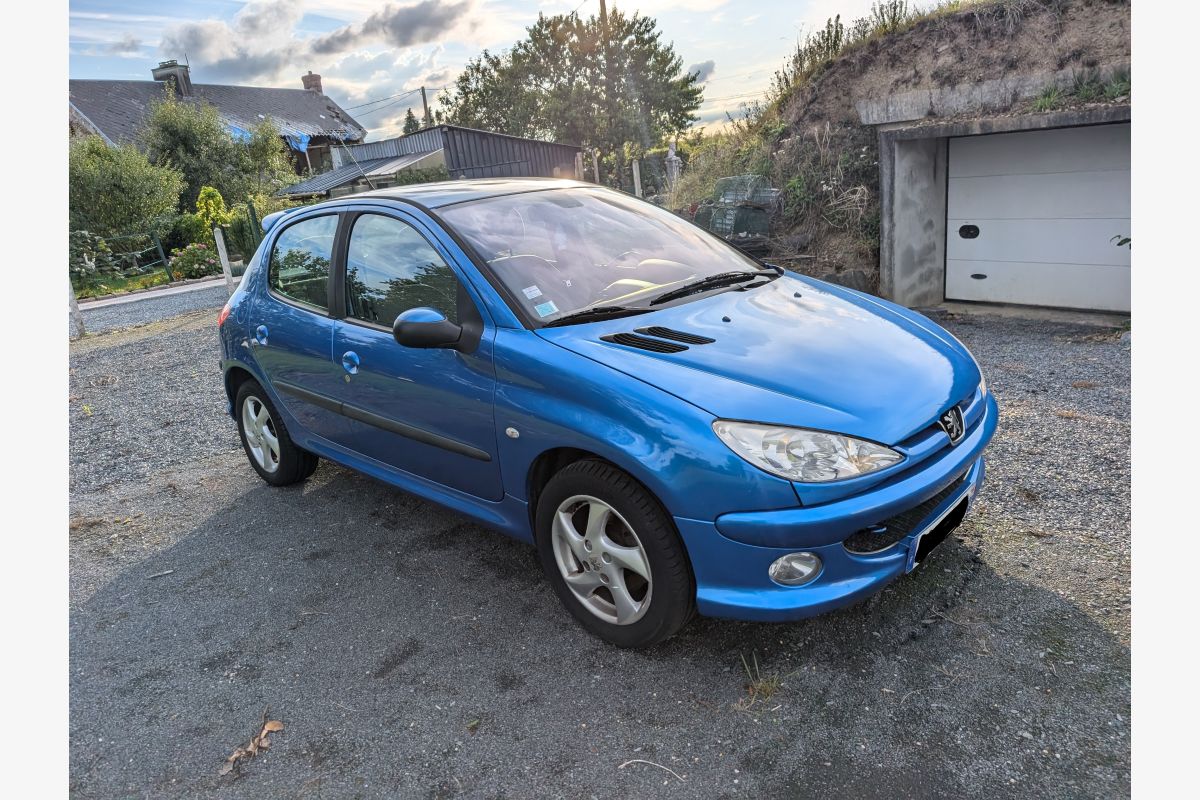 Peugeot 206 XT 1.6 essence, 110 cv - 121659_1.jpg