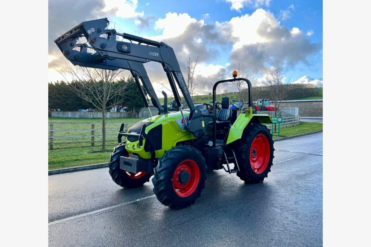 CLAAS AXOS 310 avec chargeur - 122321_0.jpg