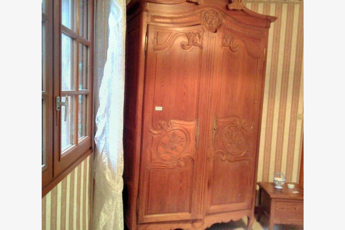 Horloge, armoire, buffet, fauteuil - 127211_1.jpg