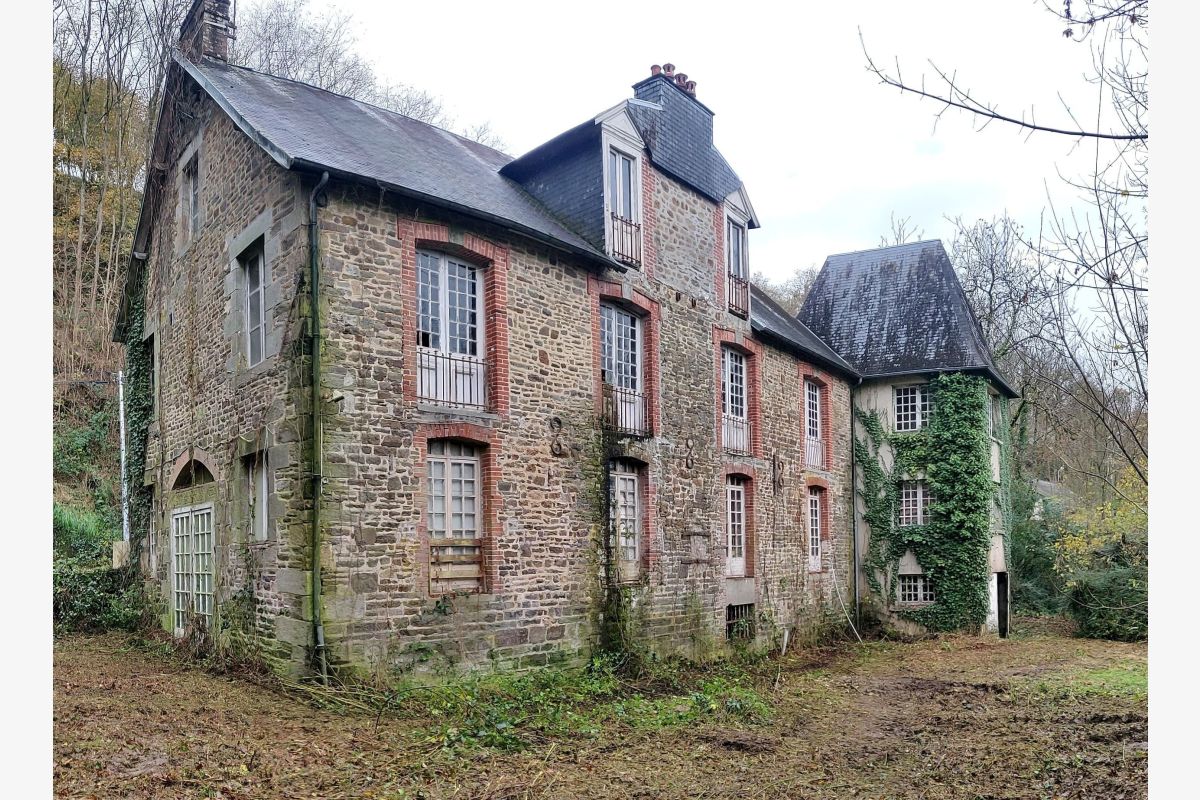 Villedieu-les-Poêles, sud Manche, proche A84 et gare SNCF, à vendre grande maiso - 131137_0.jpg