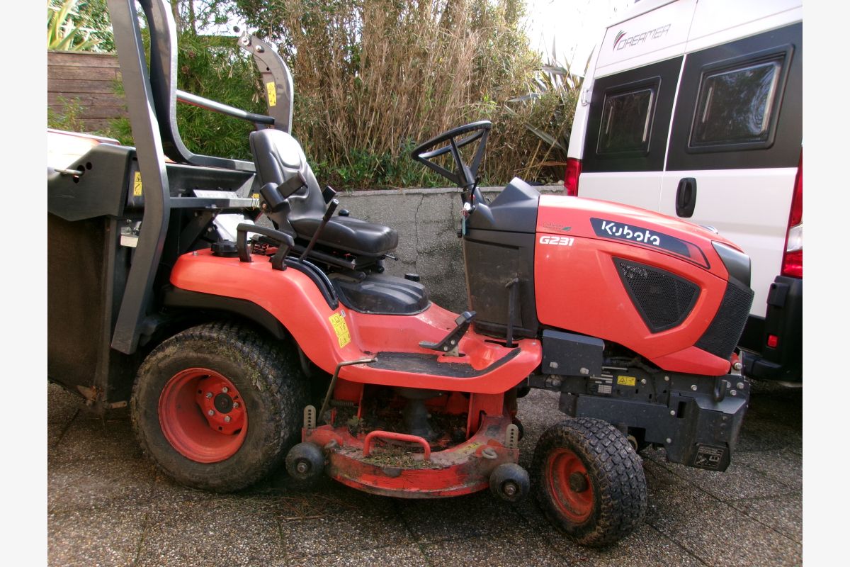 Tracteur tondeuse autoportée Kubota G23 1 - 131582_1.jpg