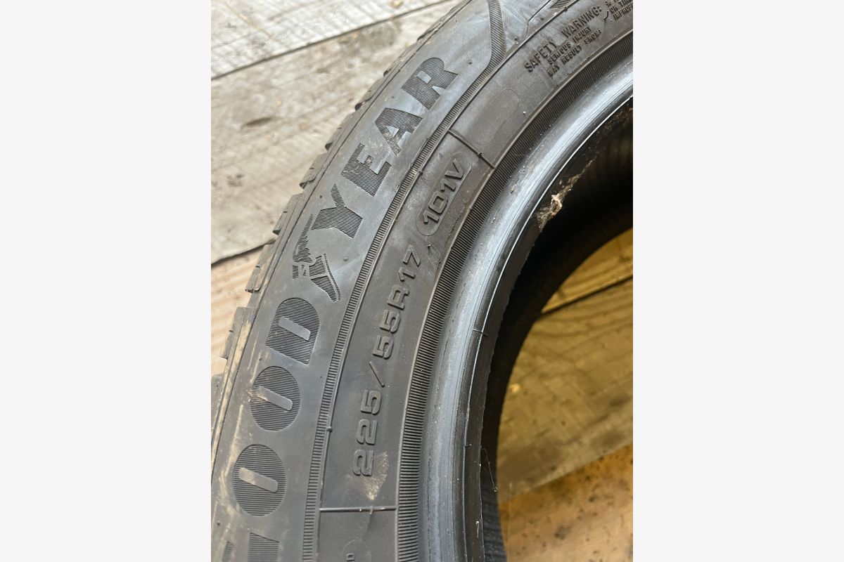 4 PNEUS GOODYEAR ULTRA GRIP 225/55R17 101V - 135801_1.jpg