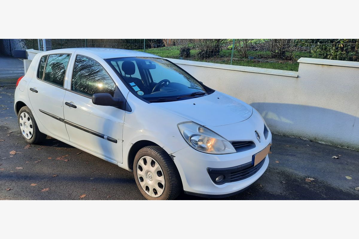 Clio III 1.5 DCi, 2000 € - 135925_0.jpg