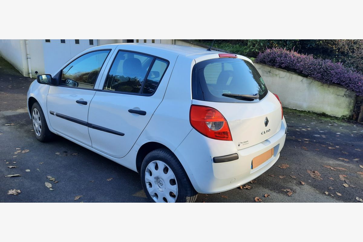 Clio III 1.5 DCi, 2000 € - 135925_1.jpg