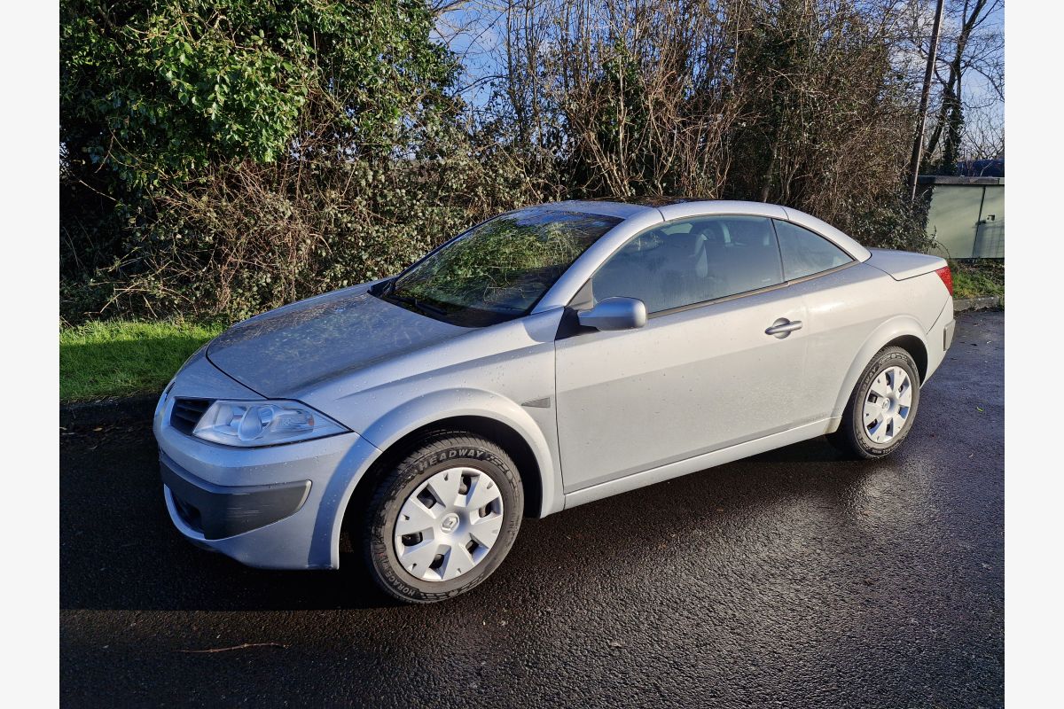 Megane II cabriolet 1.6 , 4800 € - 136622_0.jpg