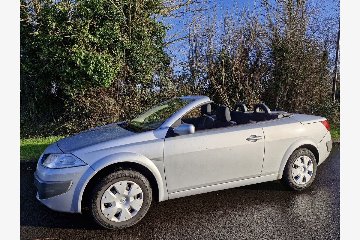 Megane II cabriolet 1.6 , 4800 € - 136622_1.jpg