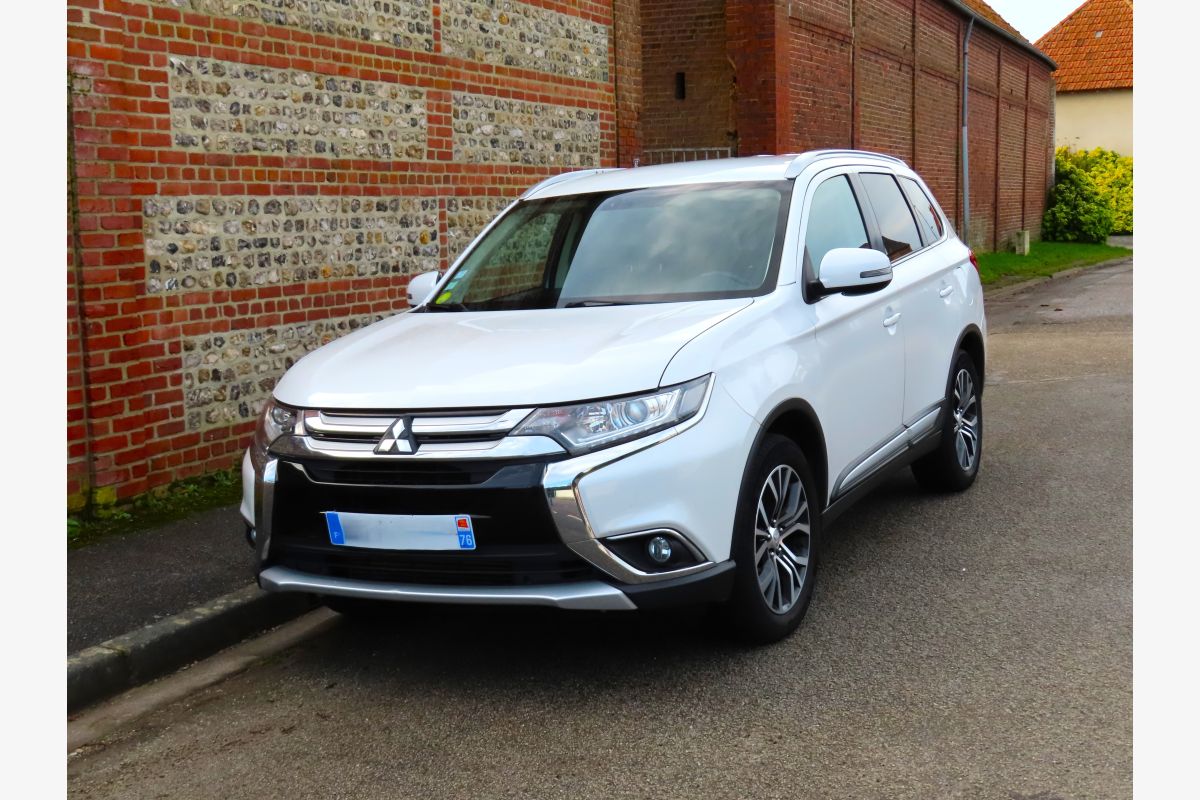 MITSUBISHI OUTLANDER 4WD DIESEL 83000 KMS 2018 - 136663_0.jpg