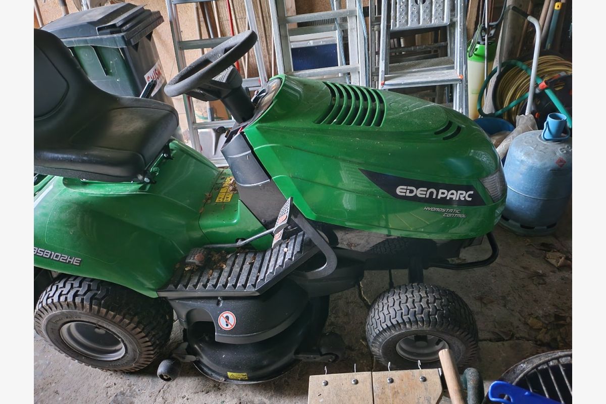 Tracteur auto-portée - 148093_6812353aa6e173.58957229.jpg
