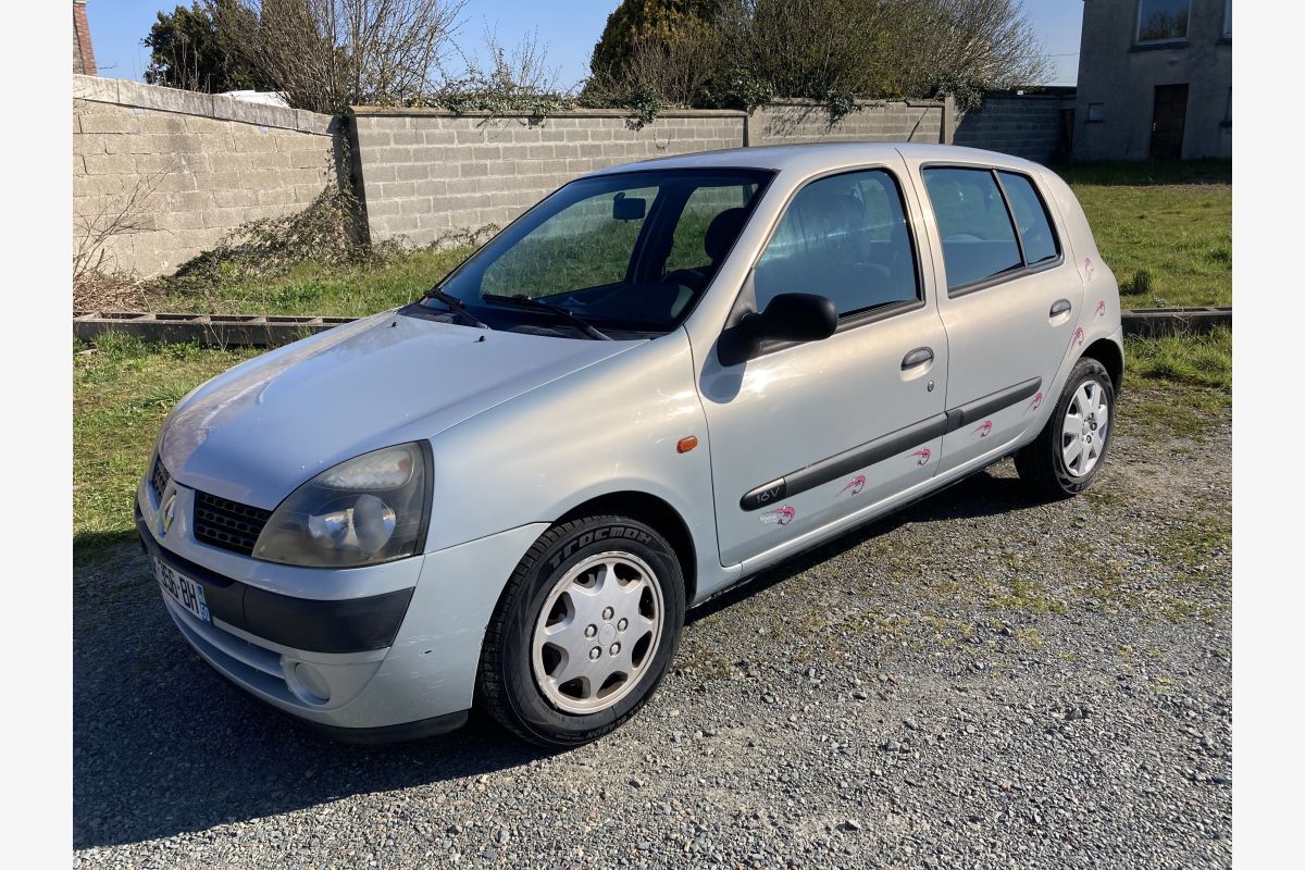 Clio II ess. - 148353_6818858eb014e8.47532118.jpg