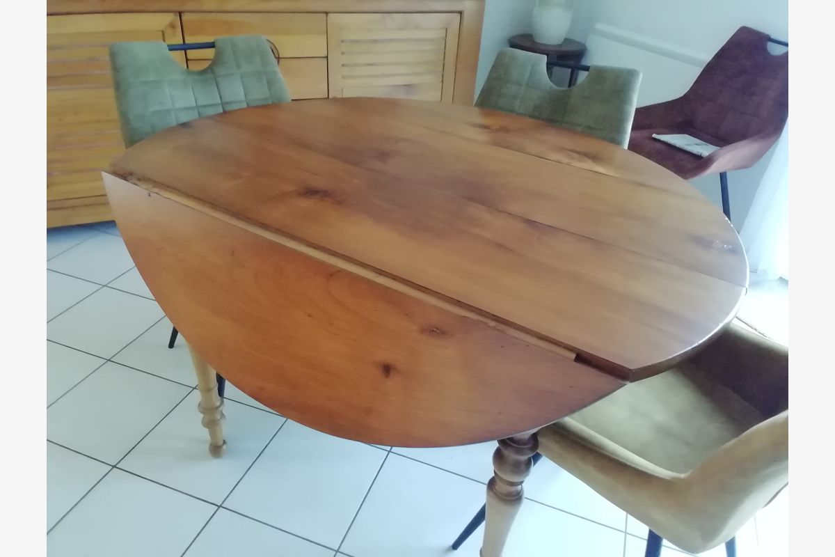 Table ronde merisier  - 149061_6821de44925792-61106760.jpg