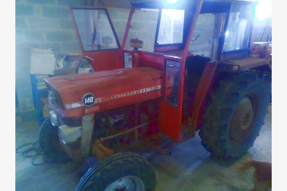 Ford 3000 - 149117_68220ce3323e31.03541815.jpg