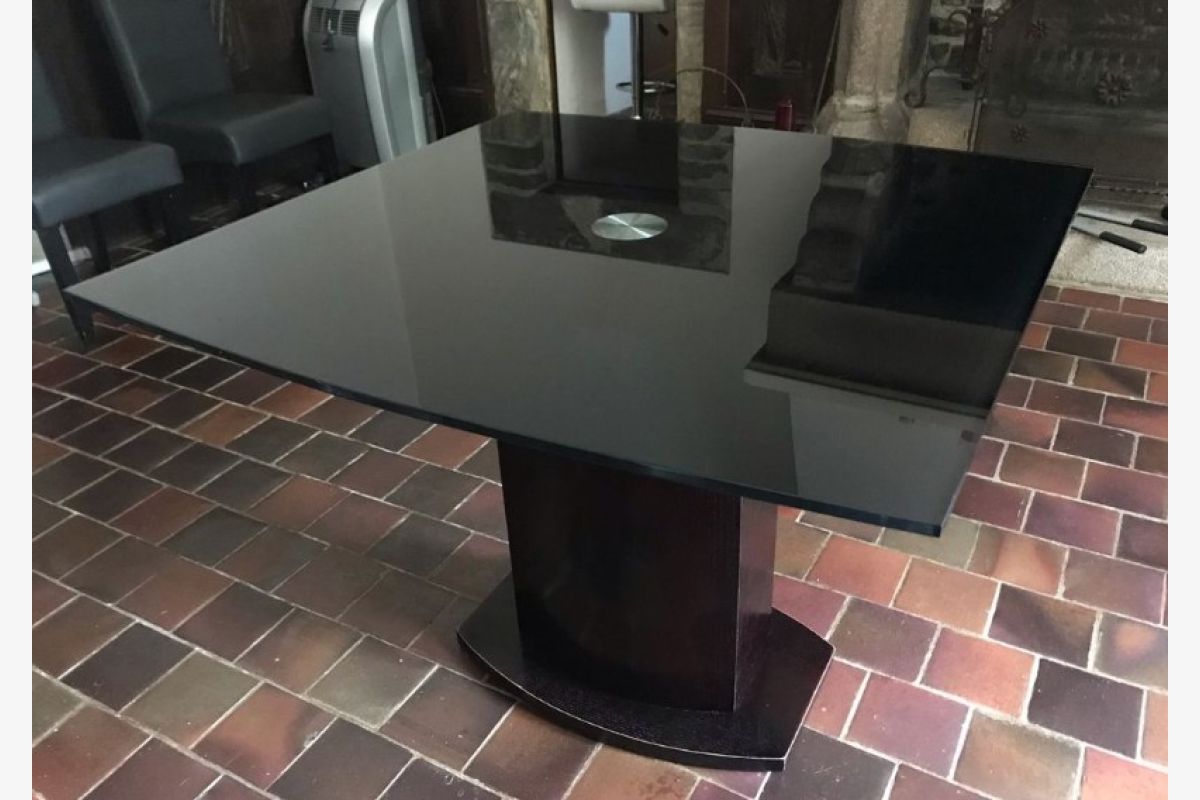 Table en verre noire extensible 8 personnes - 149653_68245ee68e3058-26810505.jpg