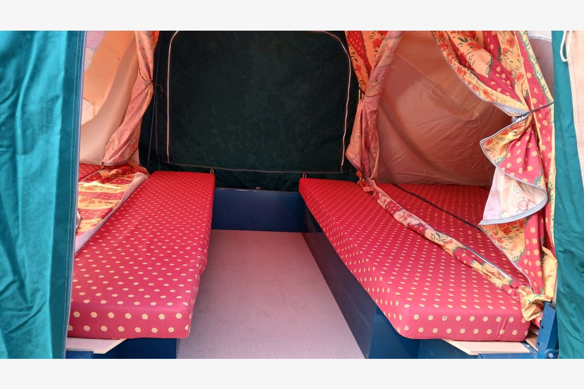 vend caravane pliante en toile bon état, très peu roulé  - 150926_68309a6ebe4222-33957209.jpg
