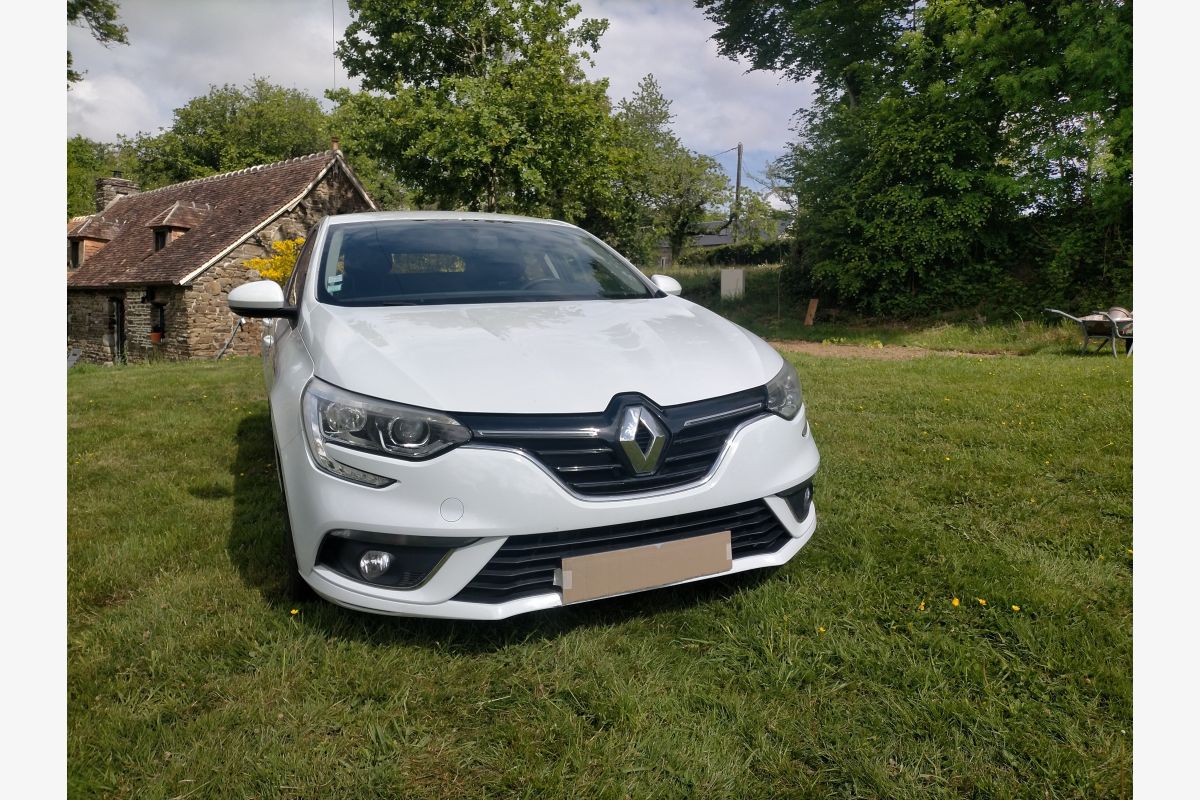 Renault Megane IV Business - 151184_6834640d8893d1.90694342.jpg