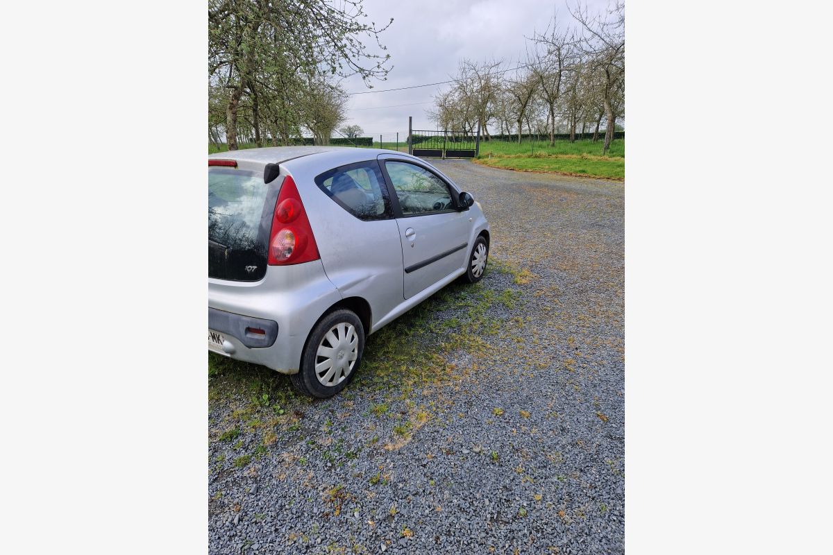 A vendre voiture - 151241_68347440566d24-52509004.jpg