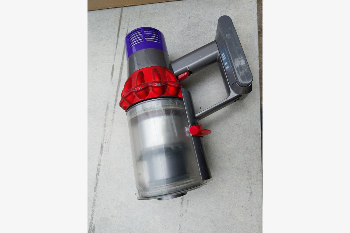 Dyson V10 - 151534_6837546a01f869-28073120.jpg