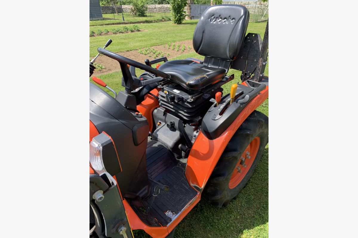 Micro-tracteur Kubota 1620 avec chargeur - 151985_683ea5eaecc144.66300573.jpg