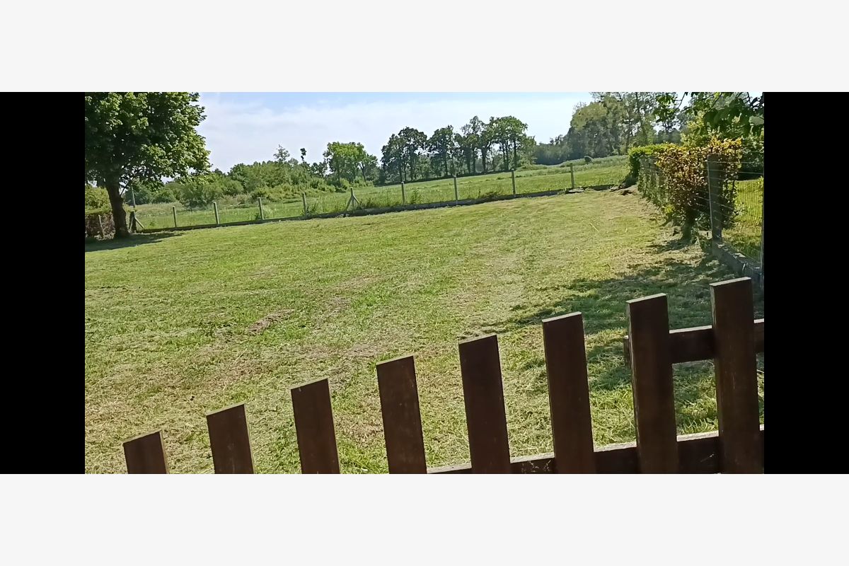 Beau terrain de 800m2 à vendre Gouville - 152411_68418a5d8b3b10-94333521.jpg