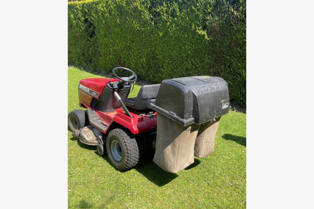 vends tracteur tondeuse autoportée  Honda 3813 - 153185_684af0fe75b581-50464021.jpg