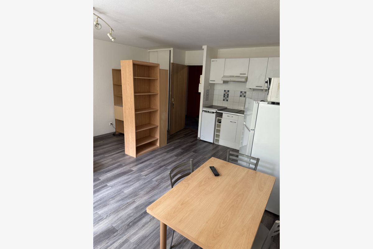 À louer, appartement t2 meublé hyper centre de reims  - 154039_685286a6ba5f51-85312635.jpg
