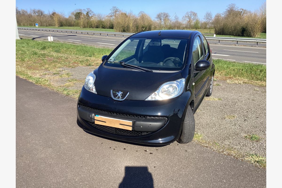 107 Peugeot noire ess 2 portes 2008 - 155032_685bc14d3127b6-55166677.jpg