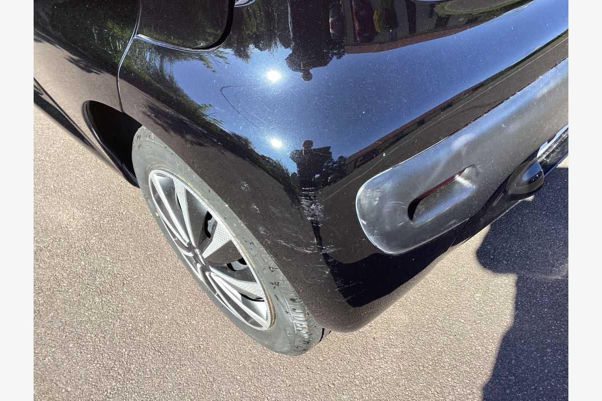107 Peugeot noire ess 2 portes 2008 - 155032_685bc14ead7f90-27645507.jpg