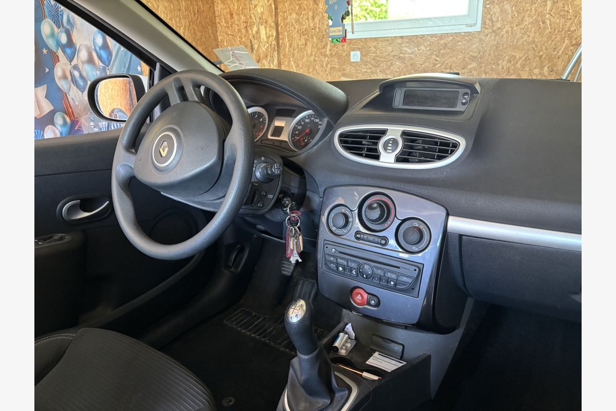 Clio 3  - 155099_685d3597881d34-21921802.jpg
