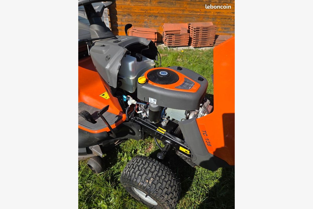 Tracteur tondeuse hydrostatique Husqvarna TC 138 - 155237_685ef1aebca1a8-80861623.jpg