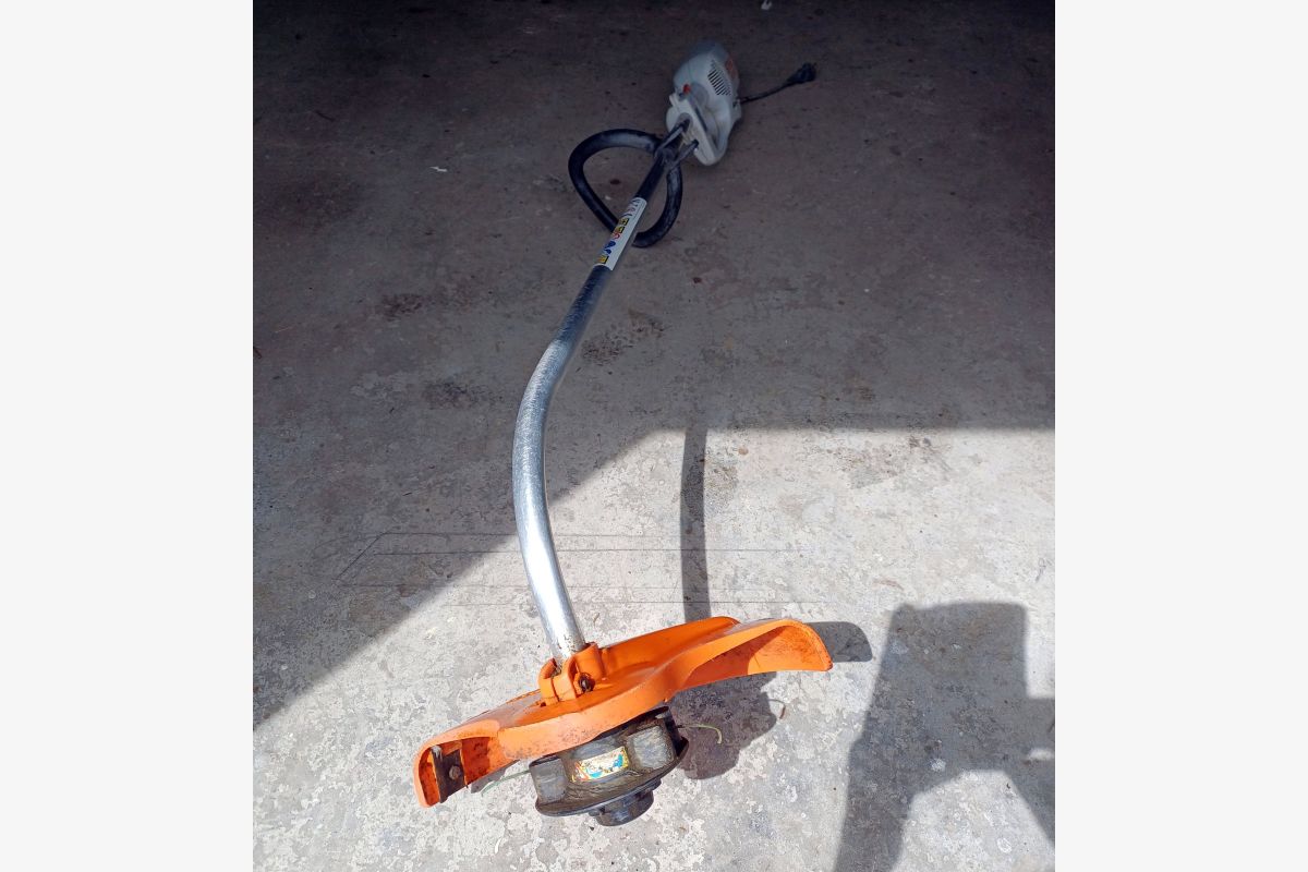 Taille bordures électrique - 156386_686bd8d1c61c76.22531355.jpg