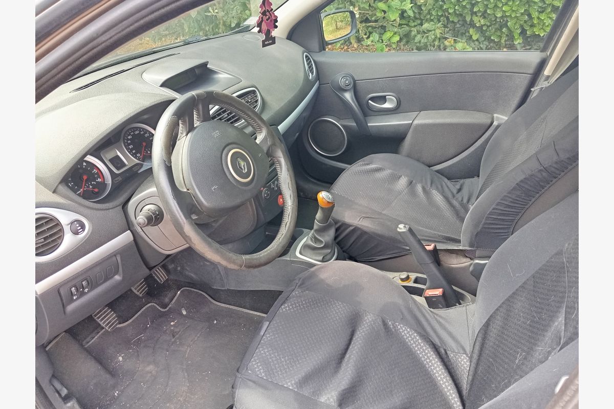 Clio III estate 1.5 DCI - 157027_6874d516f25438-49071683.jpg