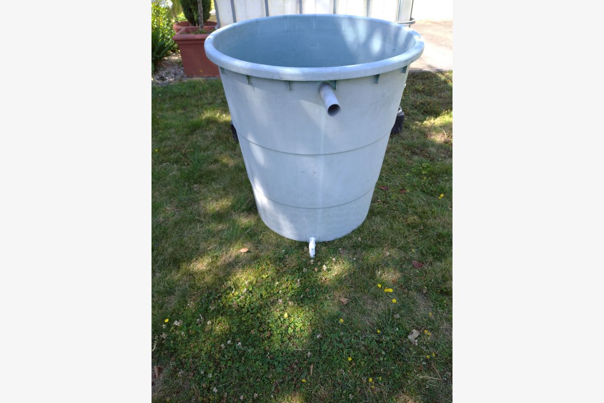 Vends : 2 réservoirs à eau - 158878_6885b1e23fb6c5-02660362.jpg