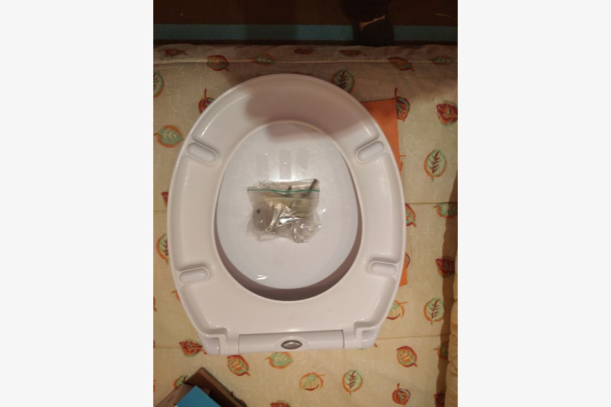 Abattant wc neuf dans son emballage - 158880_6885b346558724-18903201.jpg