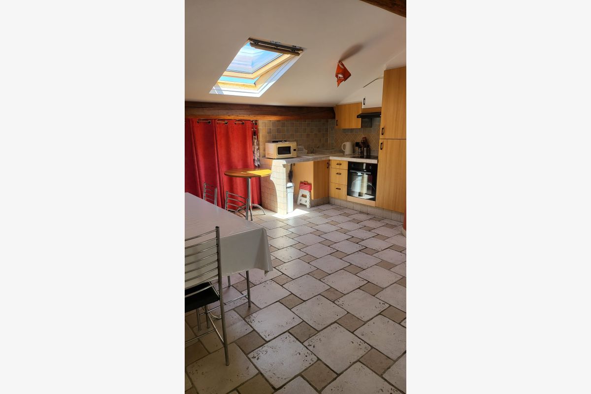 Joli appartement mansardé à louer à Nice en août 2025 - 159086_6887c3f9a329f3-44001252.jpg