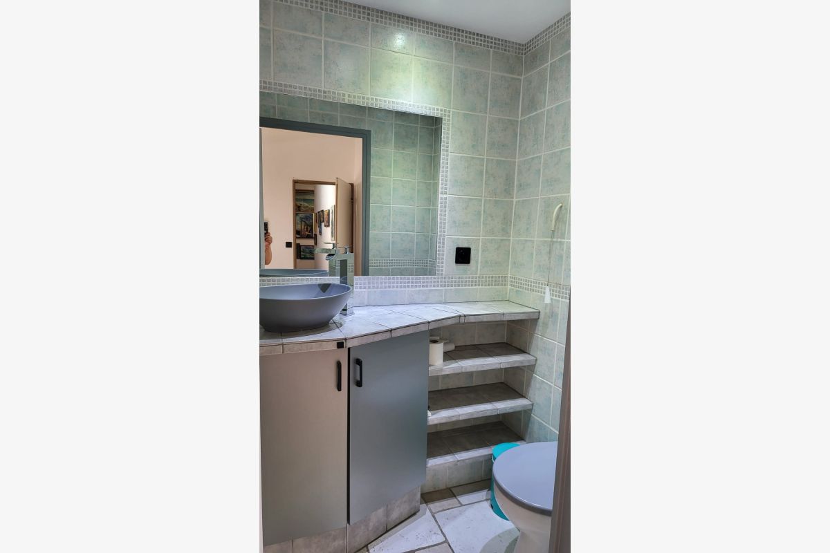 Joli appartement mansardé à louer à Nice en août 2025 - 159086_6887c3fb109077-24240502.jpg