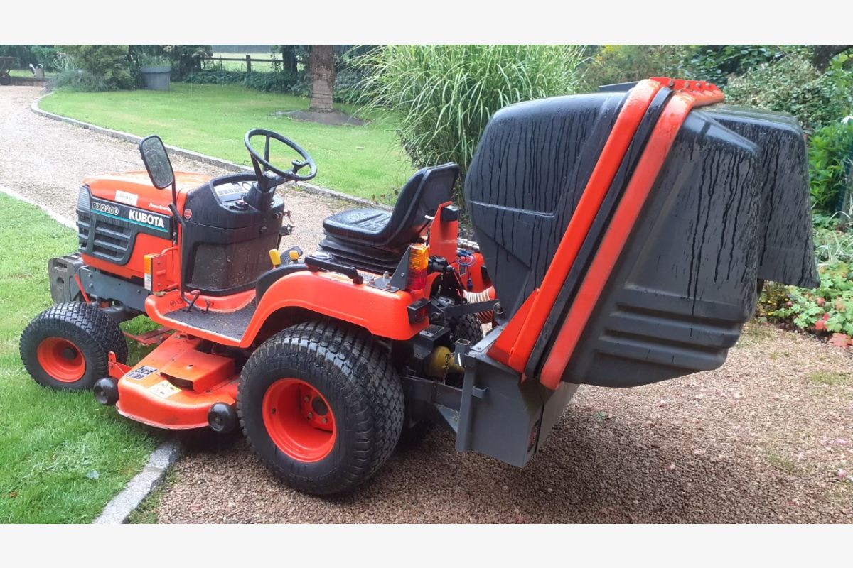Tracteur tondeuse Kubota BX2200 - 159372_688a6d4cc76eb8-01543429.jpg