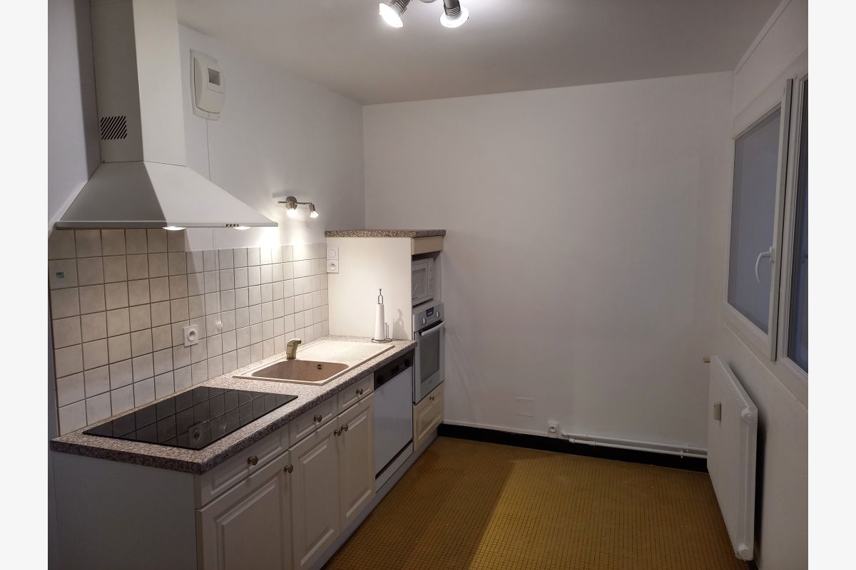 A louer T3 sur Laval  680€ + 140€ charges locatives - 159466_688c6e3de69620-76371816.jpg