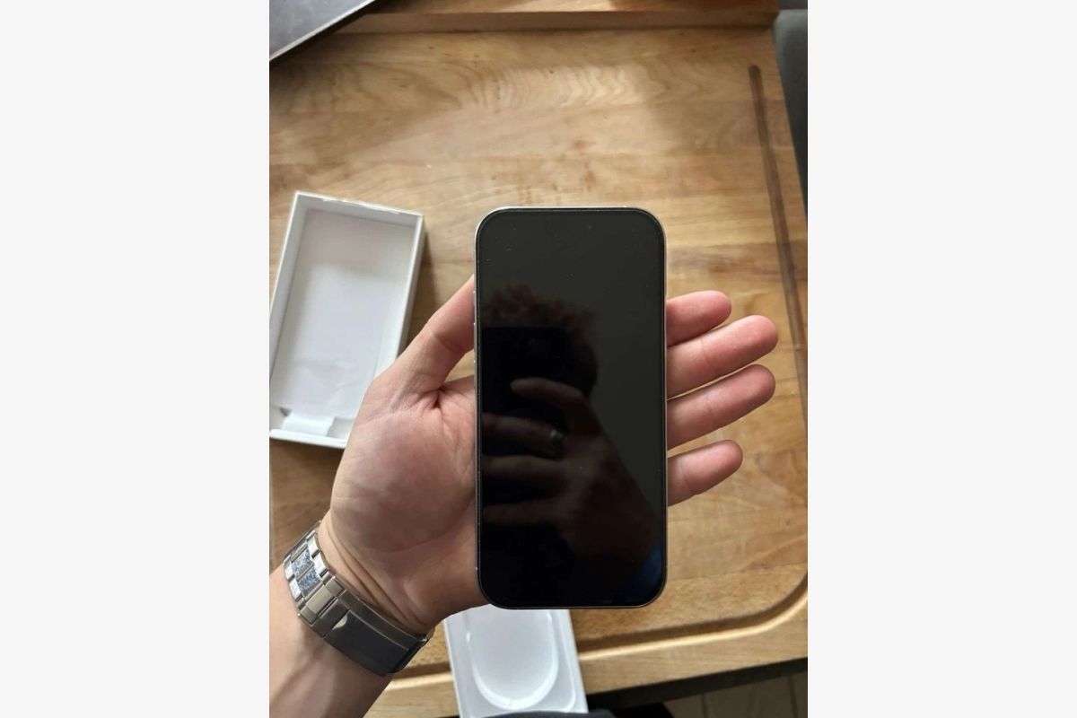 Apple iPhone 16 Pro - 159859_6893afdbe57440-13165914.jpg