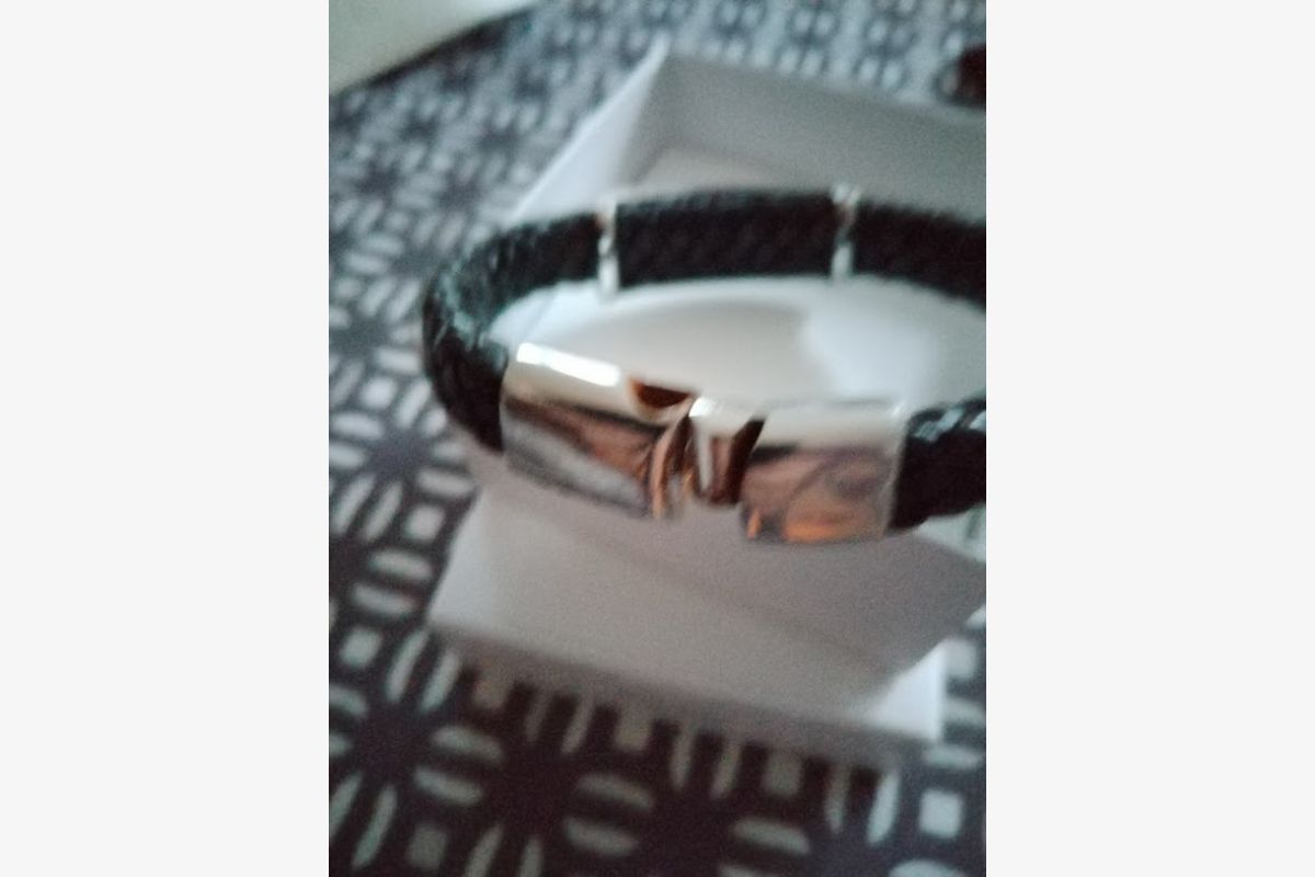 Bracelet tressé en cuir avec décor - 160142_6899fecad972a6-58420920.jpg