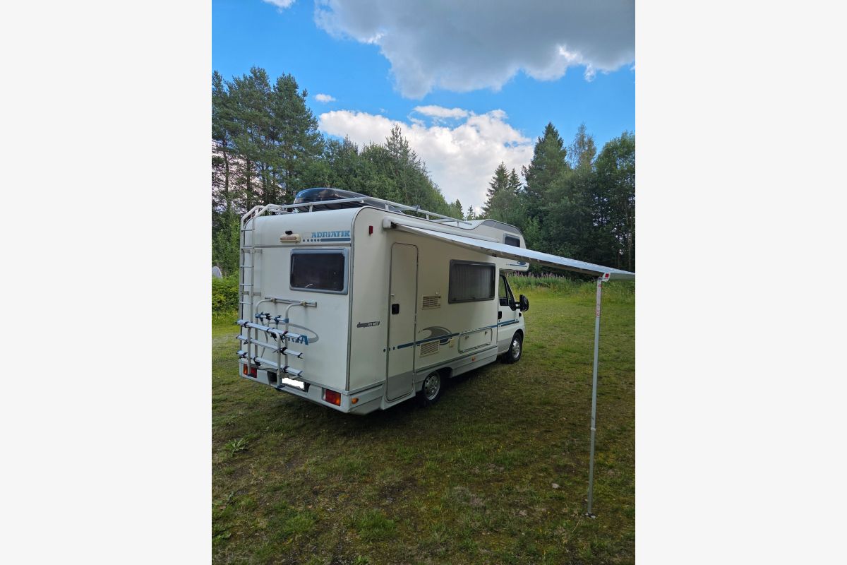 Camping-car Adria 571 DH 2,3 L - 161057_4c757b275333a6937b3356ab9142fed4.jpg