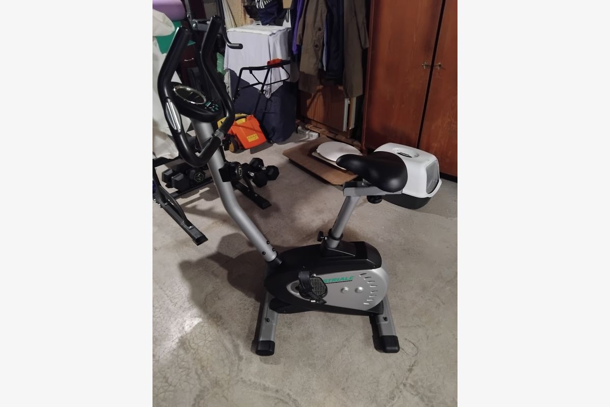 Vélo d'appartement - 163659_563ed244256cb2f924f602279d7eae92.jpg
