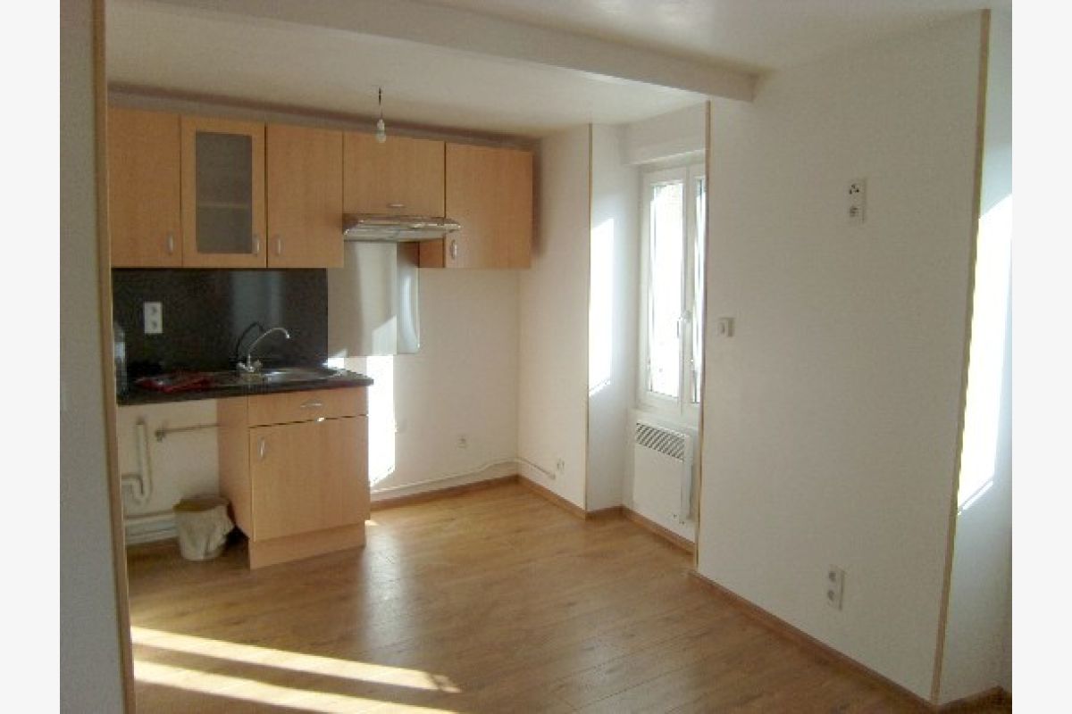 GRANVILLE centre, loue appartement T3 traversant 3ème étage - 164262_7a7f90729d3c33604ee6259d50250514.jpg